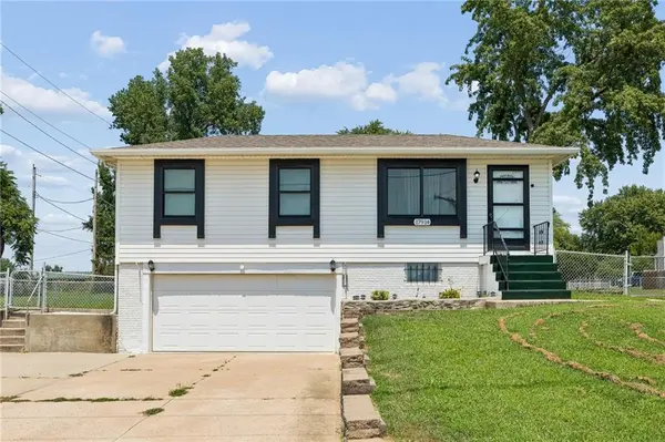 17914 N Whitney RD, Independence, MO 64058