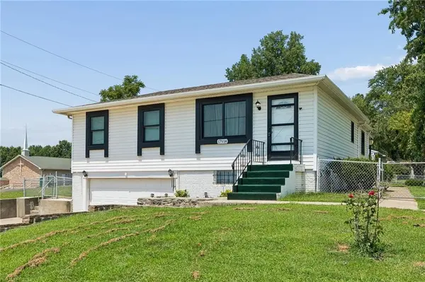 17914 N Whitney RD, Independence, MO 64058