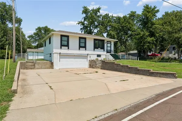 17914 N Whitney RD, Independence, MO 64058