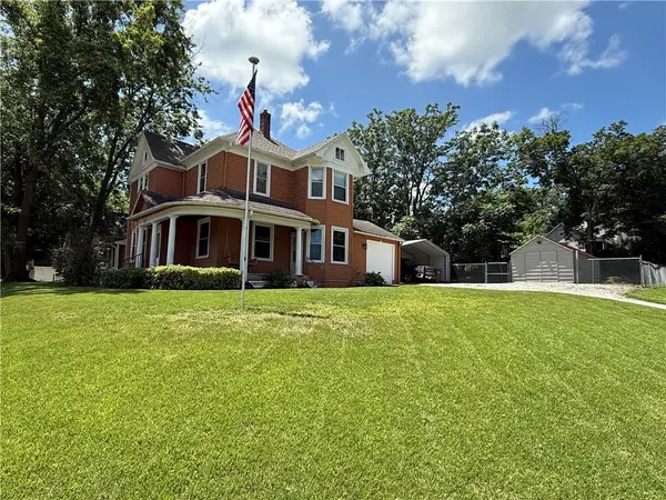 619 N 10th ST, Atchison, KS 66002