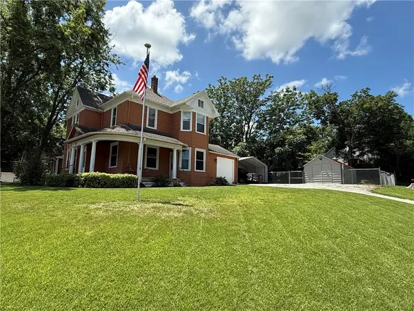 619 N 10th ST, Atchison, KS 66002