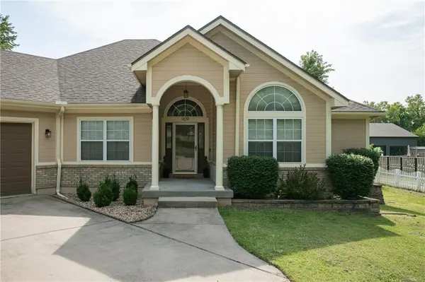 909 S Ann ST, Independence, MO 64056