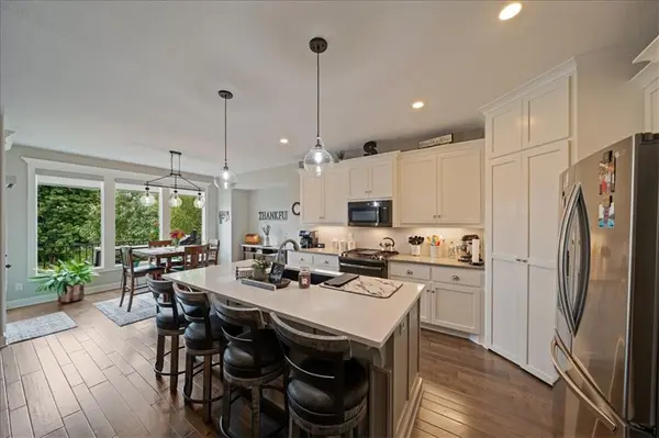 16366 S Laurelwood ST, Olathe, KS 66062