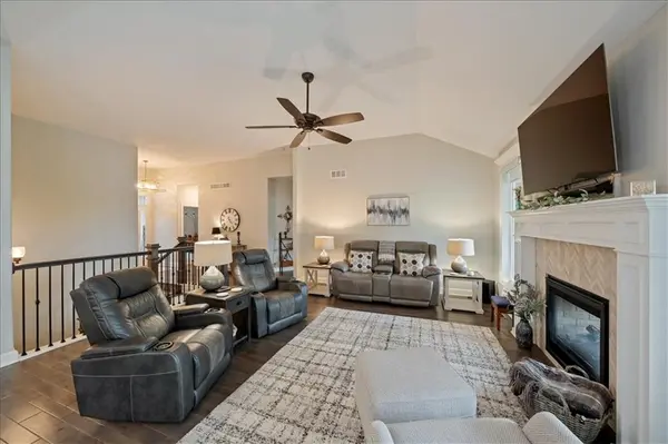 16366 S Laurelwood ST, Olathe, KS 66062