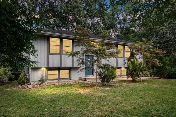 4916 NE Davidson RD, Kansas City, MO 64118