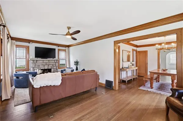 315 E 70th TER, Kansas City, MO 64113