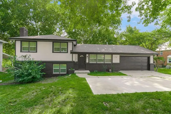 7733 Mission RD, Prairie Village, KS 66208