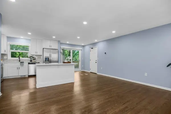 7733 Mission RD, Prairie Village, KS 66208