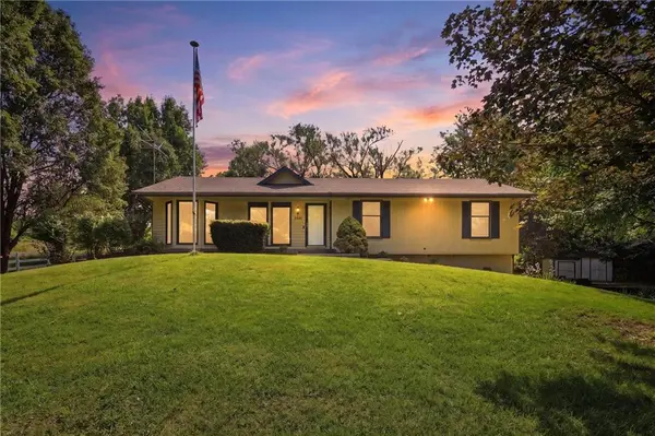 3901 NE Hill Haven RD, Kansas City, MO 64117