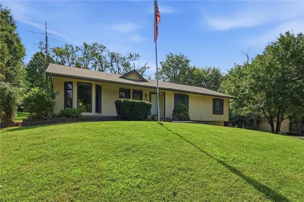 3901 NE Hill Haven RD, Kansas City, MO 64117