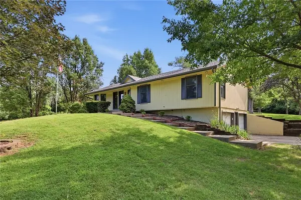 3901 NE Hill Haven RD, Kansas City, MO 64117