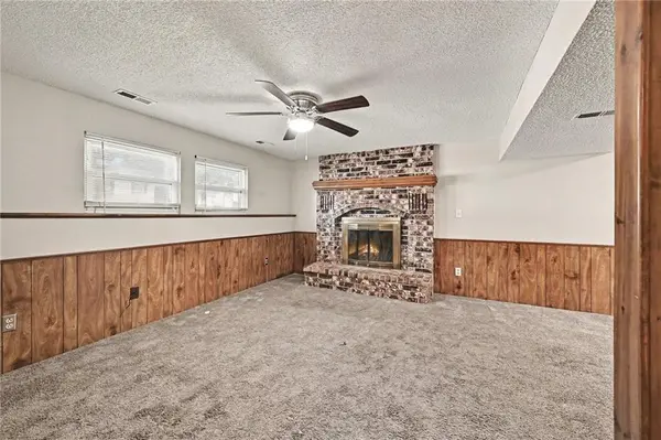 1613 N Glen Ellyn ST, Independence, MO 64056
