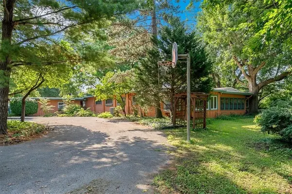 8700 Lamar ST, Overland Park, KS 66207