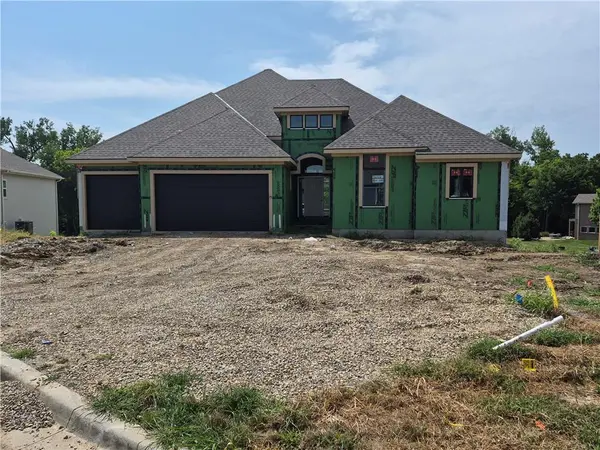 4728 Clubhouse DR, Basehor, KS 66007