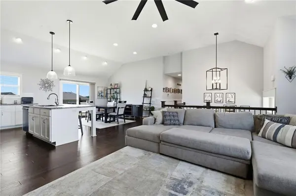 16029 Craig ST, Basehor, KS 66007