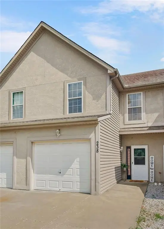 238 N 5th TER, Louisburg, KS 66053