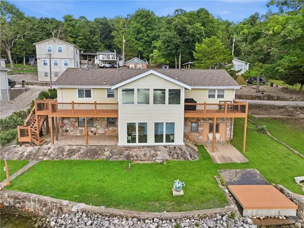 380 Fischer Point DR, Camdenton, MO 65020