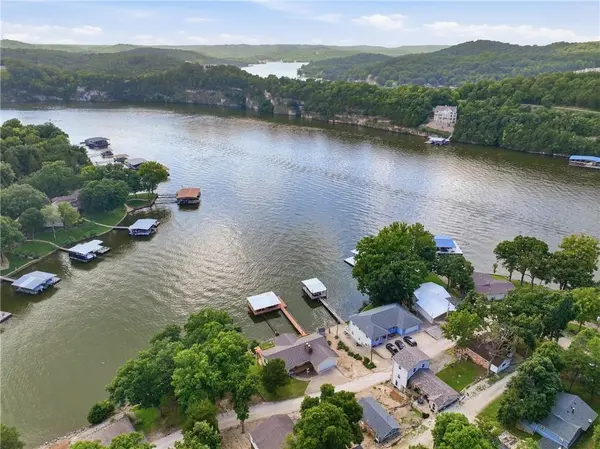 380 Fischer Point DR, Camdenton, MO 65020