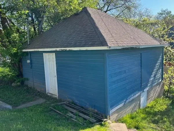 519 N 24th ST, St Joseph, MO 64501