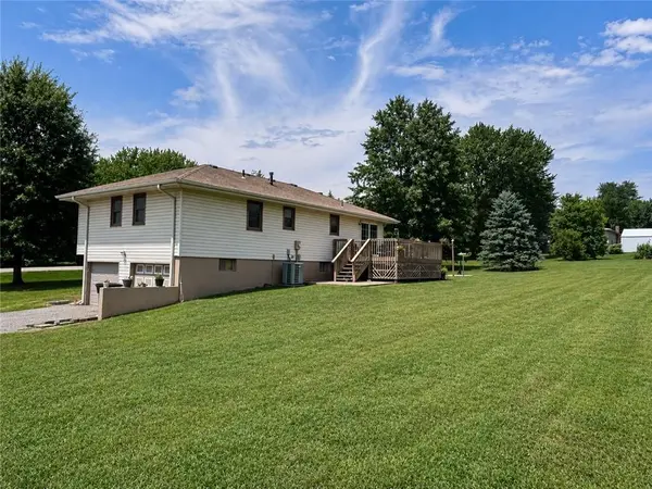 207 Evergreen ST, Excelsior Springs, MO 64024