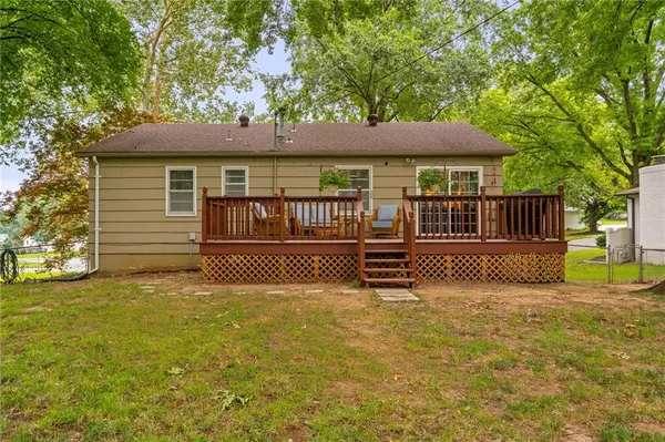 9800 W 89th TER, Overland Park, KS 66212