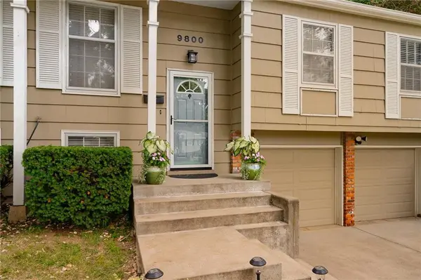 9800 W 89th TER, Overland Park, KS 66212