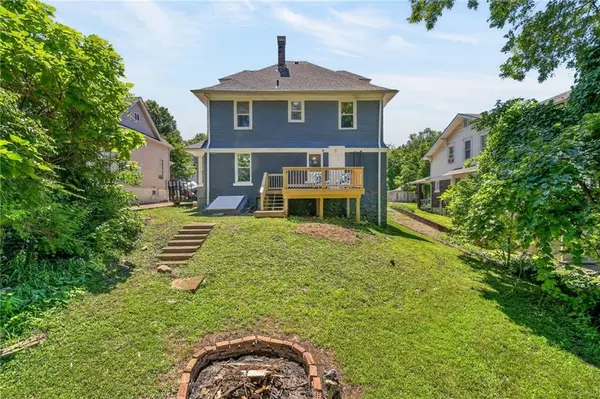 1432 W Walnut ST, Independence, MO 64050