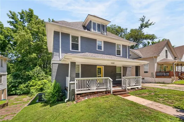 1432 W Walnut ST, Independence, MO 64050
