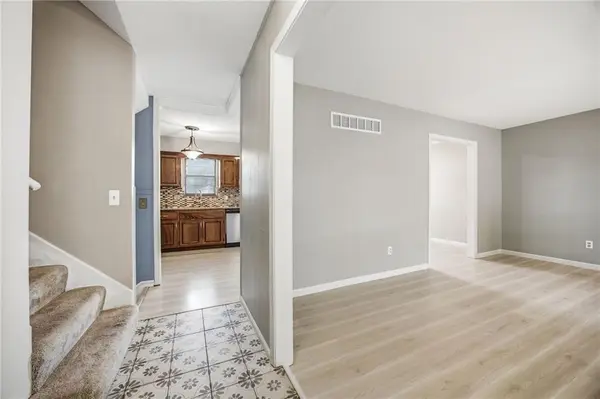 1300 S Apache CT, Olathe, KS 66062