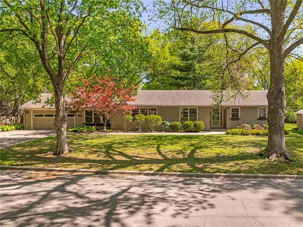 2105 W 97th ST, Leawood, KS 66206