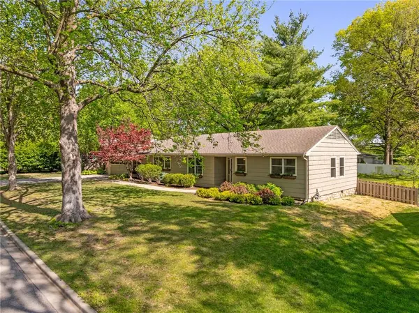2105 W 97th ST, Leawood, KS 66206