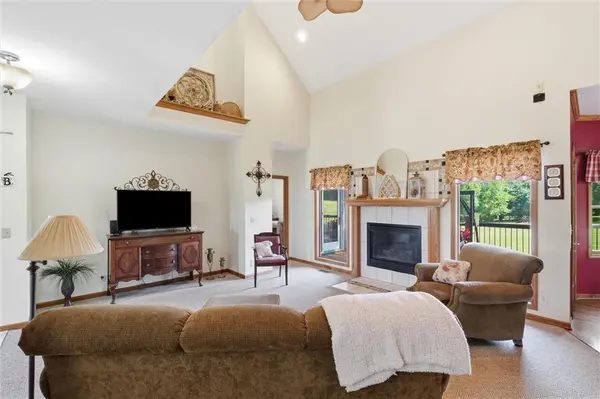 17891 Highview RD, Tonganoxie, KS 66086