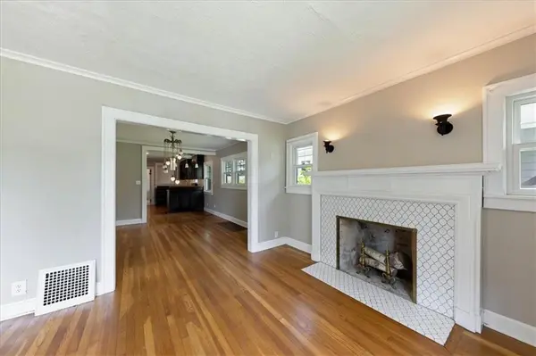 6152 Locust ST, Kansas City, MO 64110