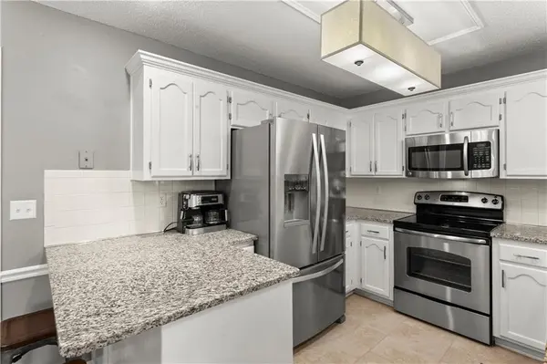 2417 NE Bridgeport DR, Lee's Summit, MO 64086