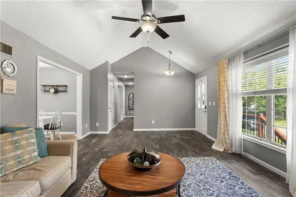 2417 NE Bridgeport DR, Lee's Summit, MO 64086