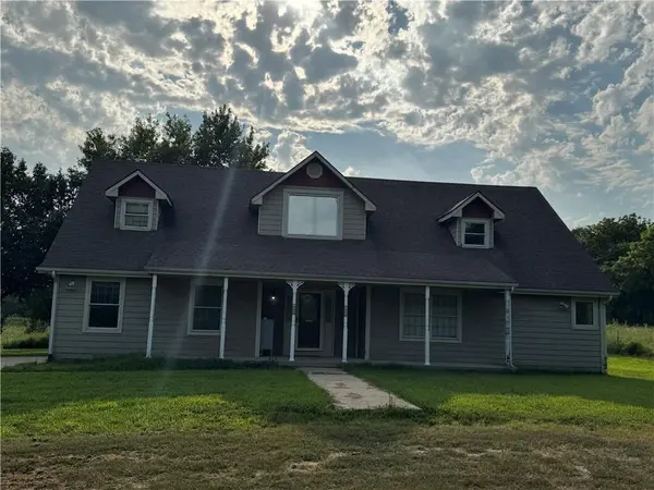 15833 206th ST, Tonganoxie, KS 66086