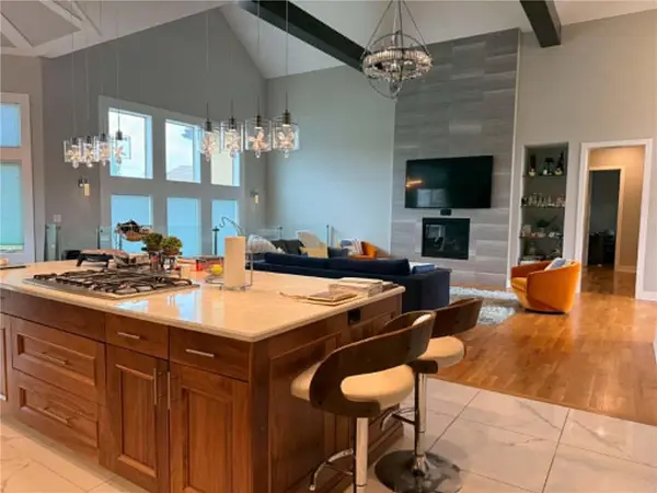 9174 Cottonwood Canyon DR, Lenexa, KS 66219