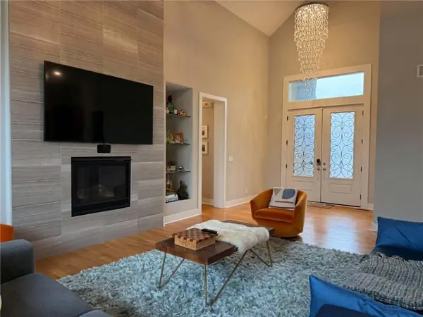 9174 Cottonwood Canyon DR, Lenexa, KS 66219