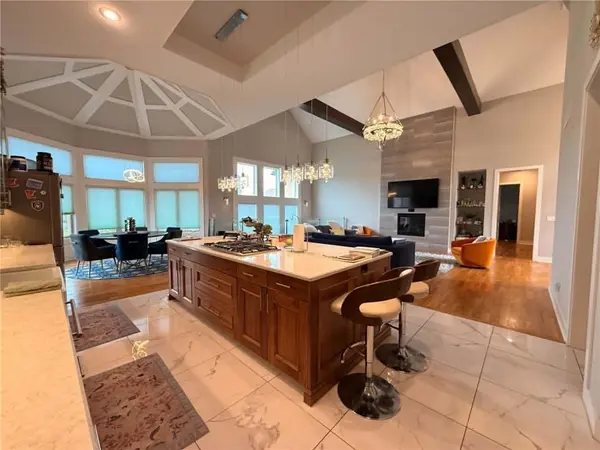 9174 Cottonwood Canyon DR, Lenexa, KS 66219