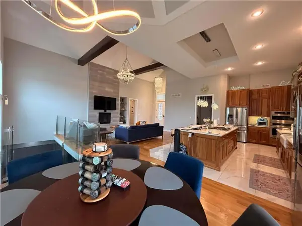 9174 Cottonwood Canyon DR, Lenexa, KS 66219