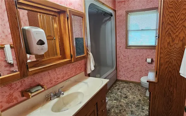 708 E Orange ST, Girard, KS 66743