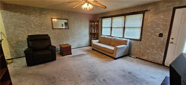 708 E Orange ST, Girard, KS 66743