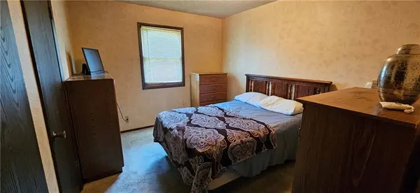708 E Orange ST, Girard, KS 66743