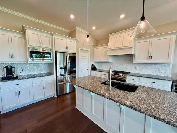 6708 NW 105th ST, Kansas City, MO 64154