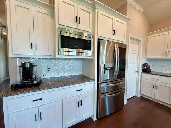 6708 NW 105th ST, Kansas City, MO 64154