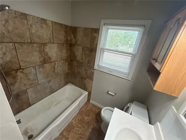 8855 E 59th ST, Kansas City, MO 64133
