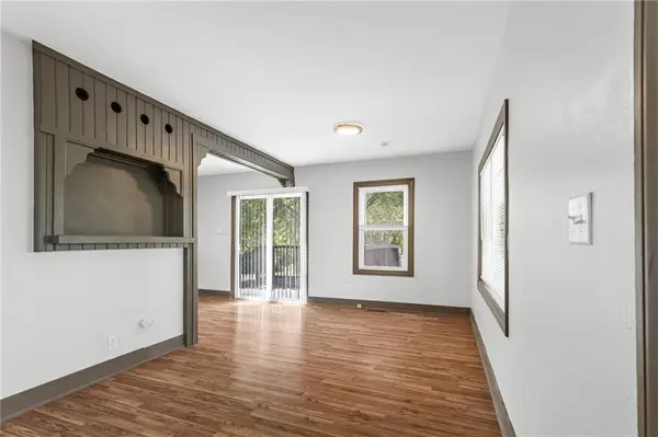 8205 Rose ST, Pleasant Valley, MO 64068