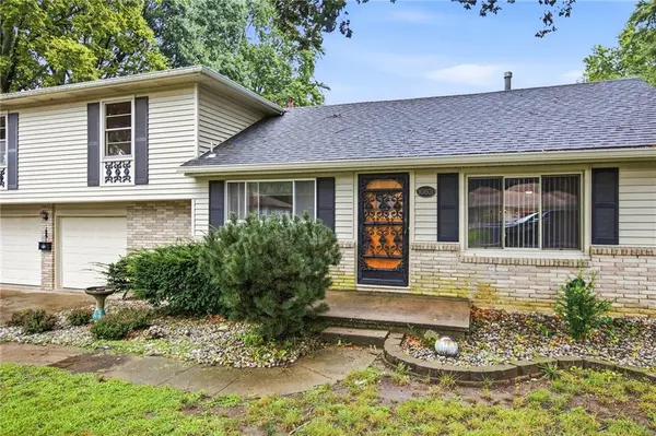 10801 E 64 TER, Raytown, MO 64133