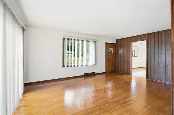 10801 E 64 TER, Raytown, MO 64133