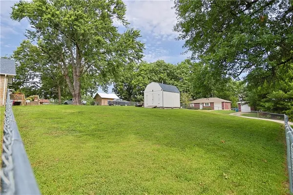 11612 Hackett ST, Independence, MO 64054